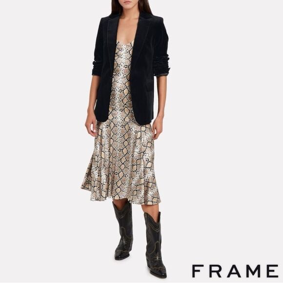 FRAME **NWT** Classic Velvet Blazer in Noir Black - Picture 5 of 11